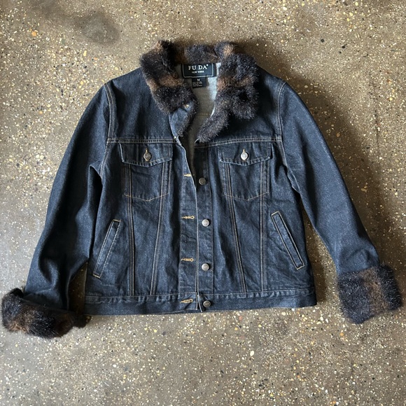 Vintage Jackets & Blazers - Vintage denim jacket with fur trim